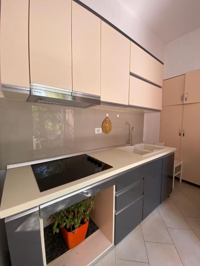 Eri Apartament Himarë Eksteriør billede